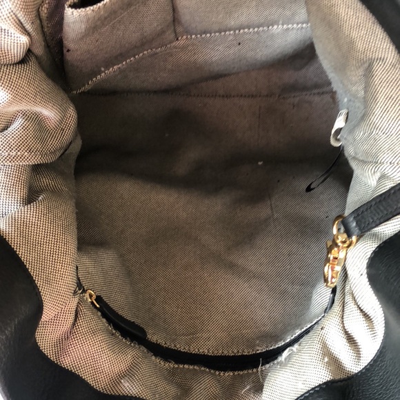 VINCE CAMUTO black pebble leather large shoulder handbag. - Picture 14 of 16